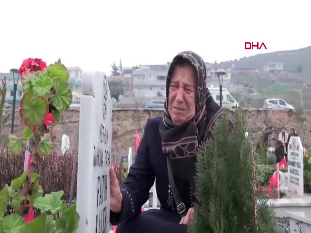 HATAY’da depremin 2'nci yıl dönümünde Hatay'da mezarlıklarda yoğunluk
