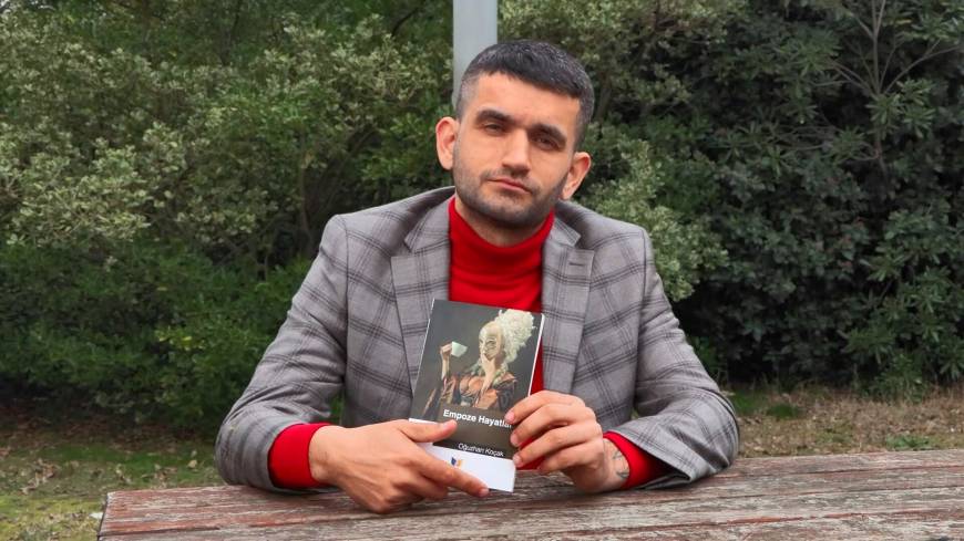 Aldatılınca yazar olan Koçak'ın ilk kitabı çıktı: ‘Empoze Hayatlar’