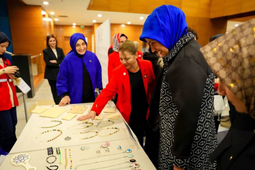 Kızılay Kadın Ankara'dan 'Gönülden Sesler' ile 100'üncü Yıl Kütüphanesi'ne destek