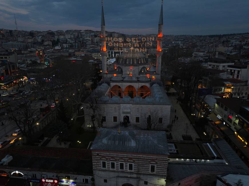 Üsküdar'da çifte ezan geleneği yaşatılıyor 