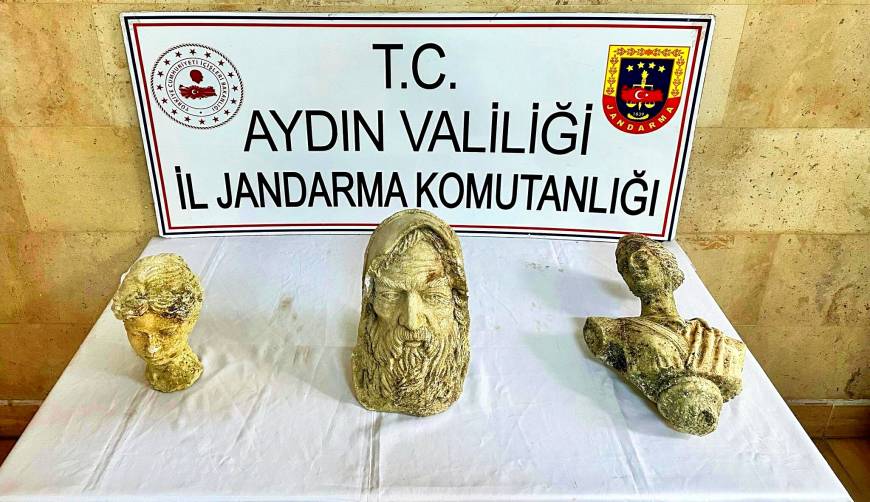 Tanrı ve tanrıça büstlerini 200 bin dolara satmaya çalışan 3 kişi yakalandı