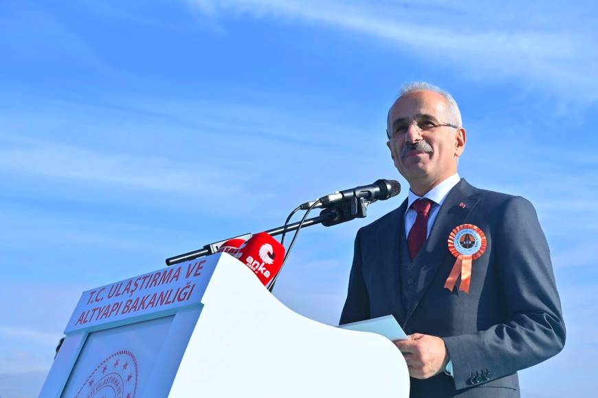 Bakan Uraloğlu: Oyalı ayrımı-Cizre devlet yolu, beton yol standardına dönüştürülüyor