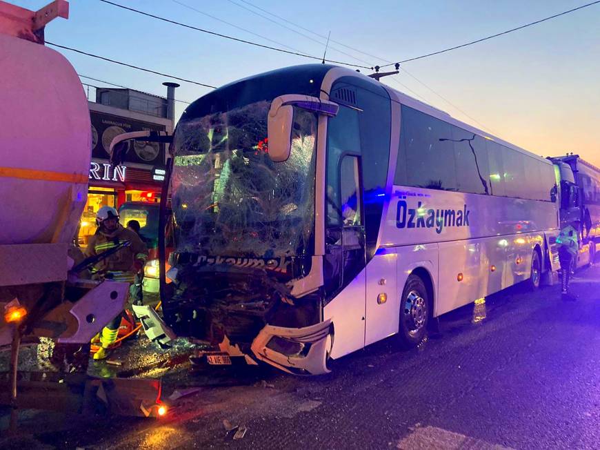 4 araç zincirleme kazaya karıştı: 1 ölü, 7 yaralı