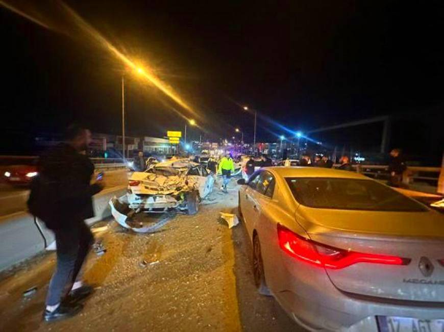 Ankara'da trafik uygulama noktasında 9 araç kazaya karıştı; 4 yaralı