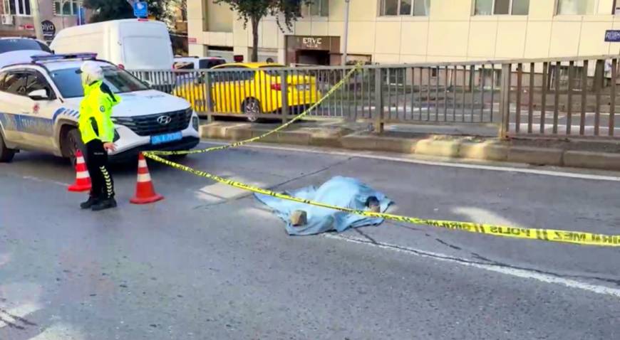 İstanbul- Bayrampaşa'da otomobilin çarptığı yaya hayatını kaybetti; kaza kamerada