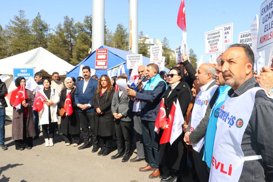 Diyarbakır'da işten çıkartılan belediye işçilerinin eyleminde 251'nci gün