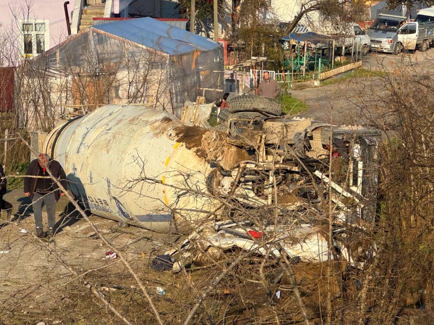 Ordu’da devrilen beton mikserinin sürücüsü yaralandı 