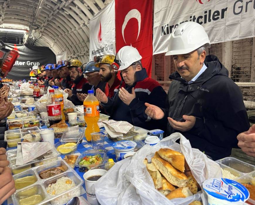 Edirne Valisi Sezer, yerin 200 metre altında madencilerle iftar yaptı