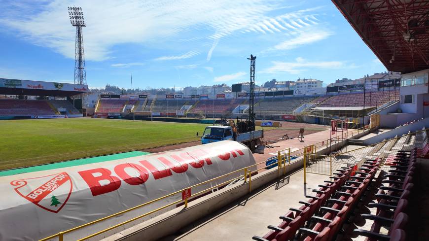 Kapatılan Bolu Atatürk Stadyumu’ndan karot örnekleri alınıyor