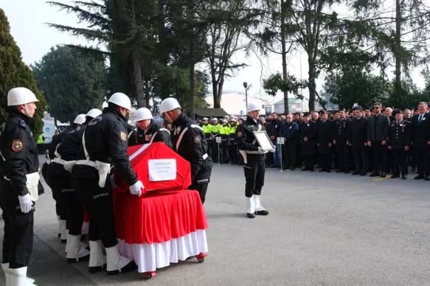 Kalp krizi geçirip yaşamını yitiren polis memuru için tören