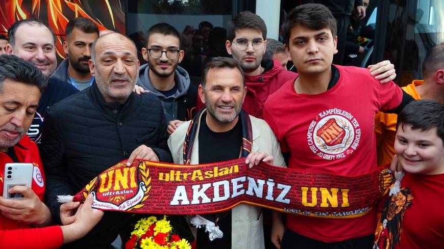 Okan Buruk'tan Antalya'daki taraftarlara 'Rahatız merak etmeyin' 