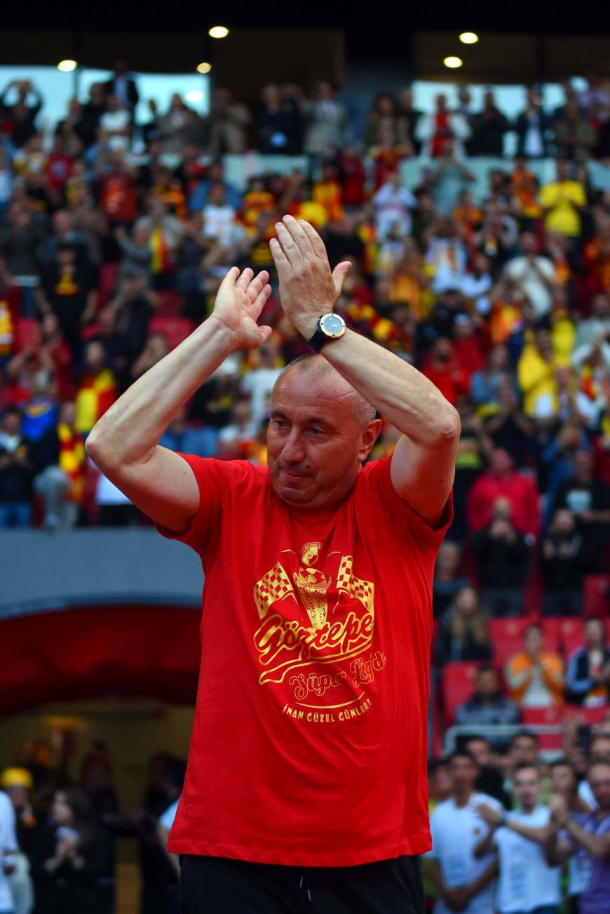 Göztepe'de Stoilov kupa koleksiyoneri