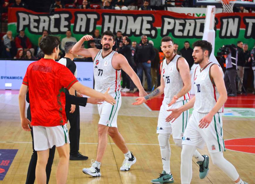 Yabancısız Karşıyaka ligde Galatasaray önünde