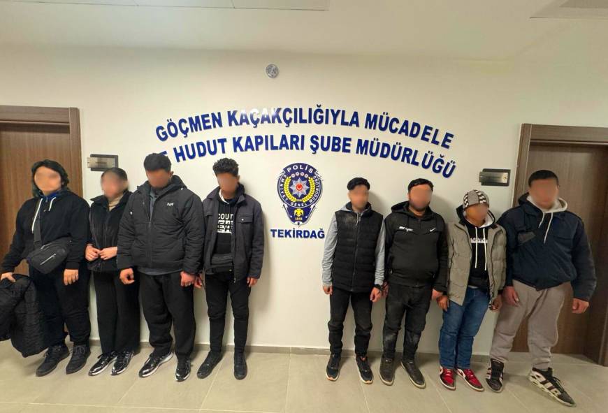 Tekirdağ'da 8 kaçak göçmen ile 2 organizatör yakalandı