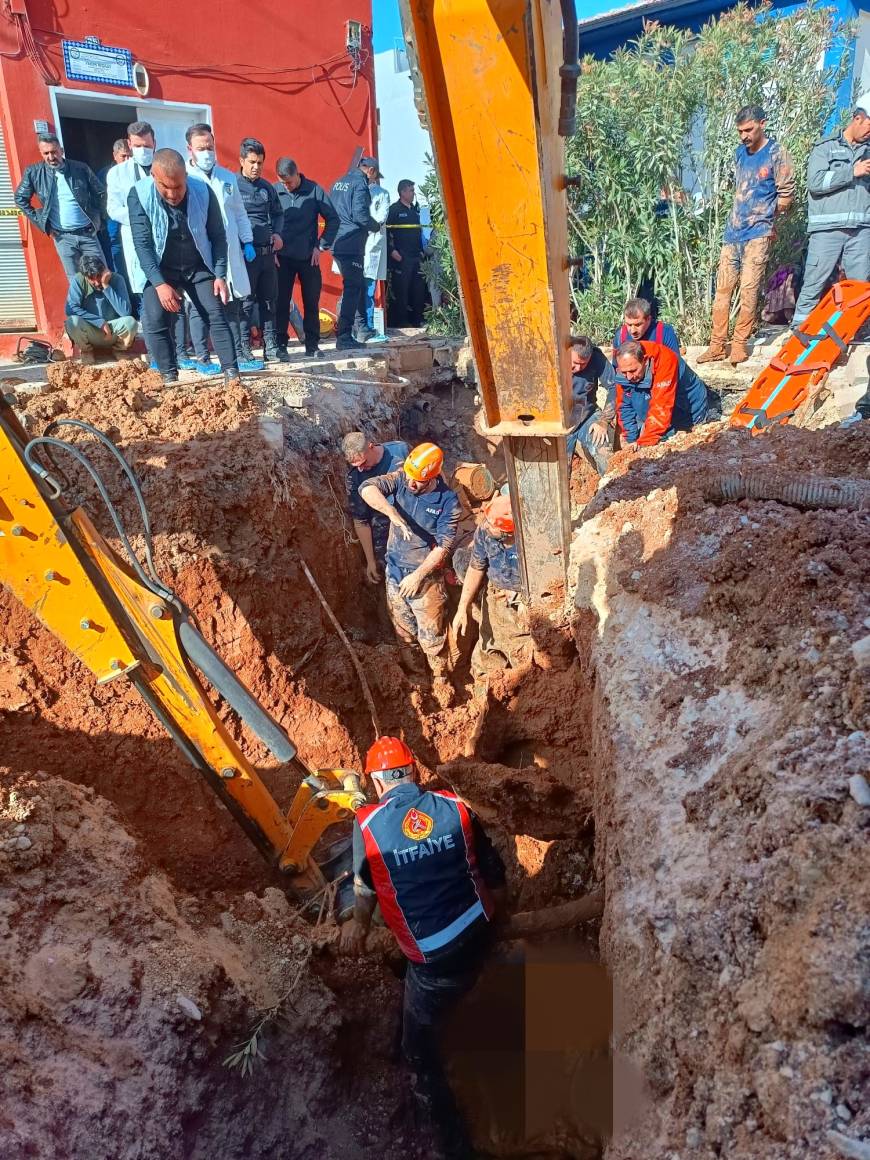 İzinsiz kanalizasyon kazısında toprak kaydı; 1 ölü / Ek fotoğraflar