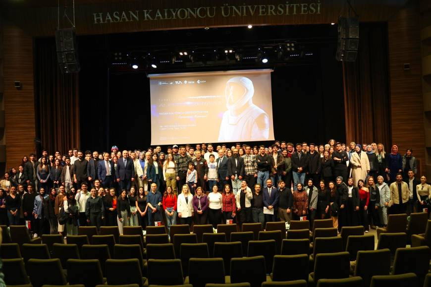 Türkiye'nin ilk astronotu Alper Gezeravcı, Hasan Kalyoncu Üniversitesi'nde öğrencilerle buluştu