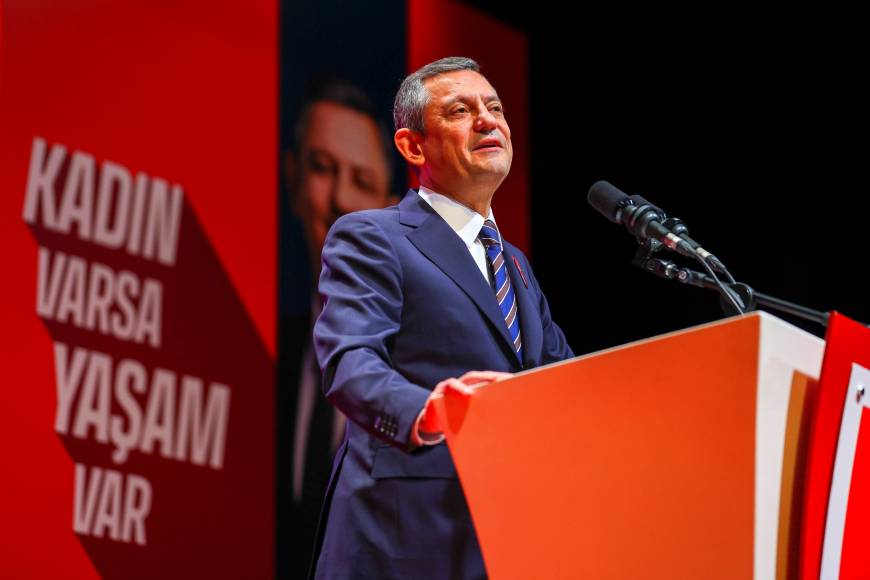 Özgür Özel: 23 Mart'taki demokrasi baharına bütün kadınları davet ediyorum