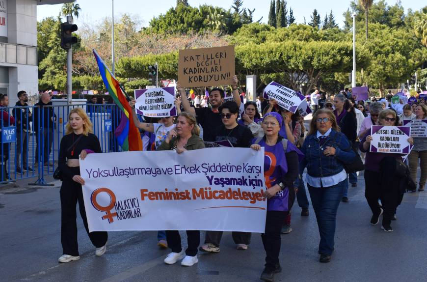 Antalya'da 8 Mart yürüyüşü