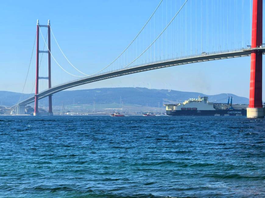Boru döşeme gemisi, Çanakkale Boğazı'ndan geçti