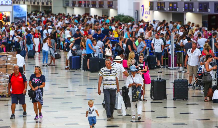 Türk turistin vizelisi Orta ve Batı Avrupa'ya, vizesizi Balkanlar'a gitti