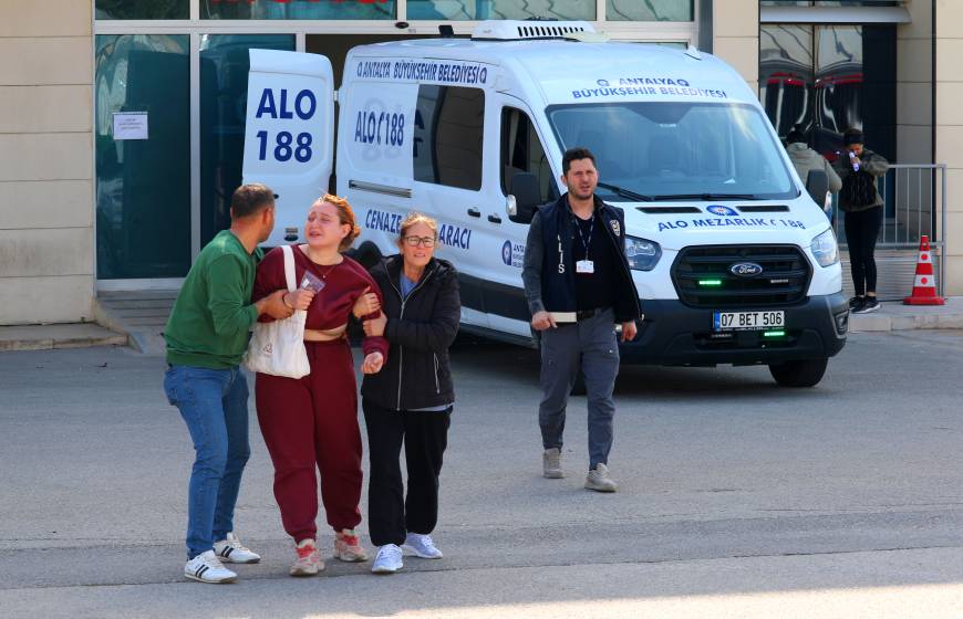 2 ay önce evlendiği hemşire eşini satırla öldürdü (2)