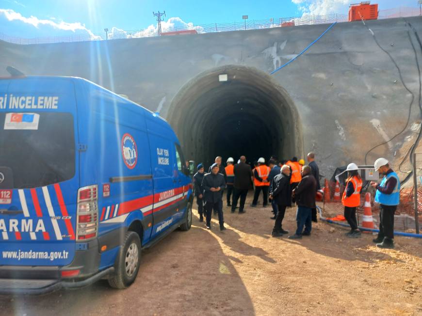 Tünel inşaatında kaya düştü: 1 ölü, 1 yaralı