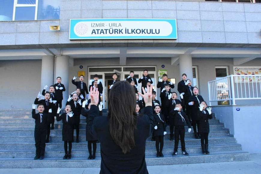 İzmir'de ilkokul öğrencileri, İstiklal Marşı'nı işaret diliyle okudu / Ek fotoğraflar