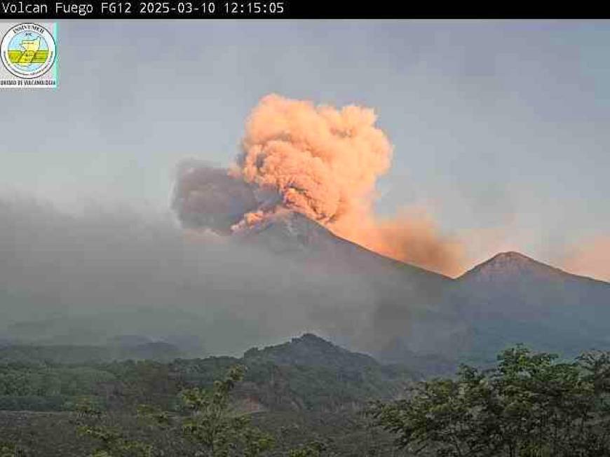 Guatemala'daki Fuego Yanardağı patladı