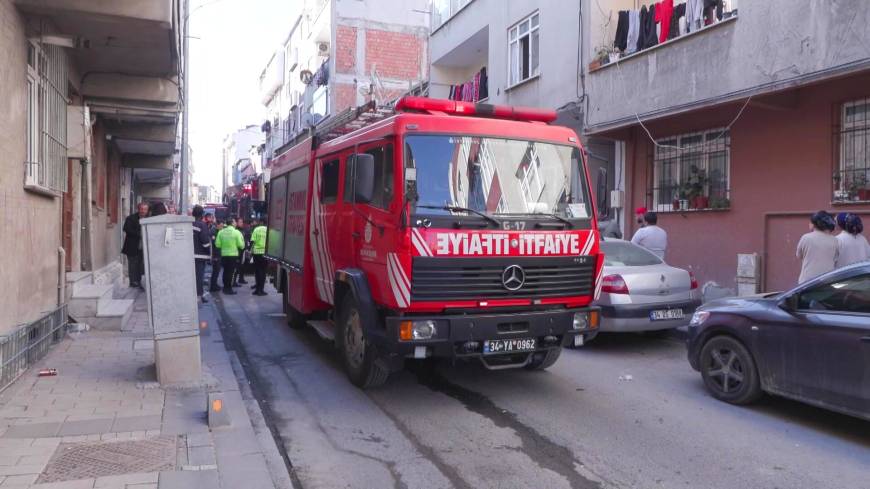 İstanbul - Bağcılar'da 4 katlı binada yangın: 1 ölü 