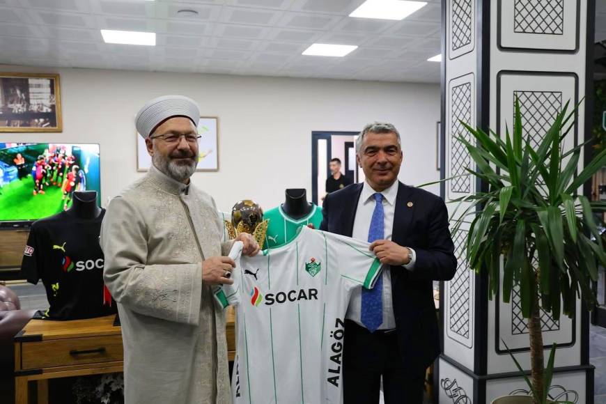 Diyanet İşleri Başkanı Ali Erbaş, Iğdır Spor'u ziyaret etti