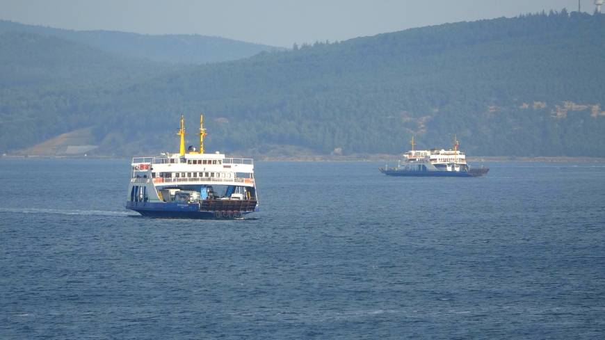 Bozcaada feribot seferleri olumsuz hava şartları nedeniyle iptal edildi