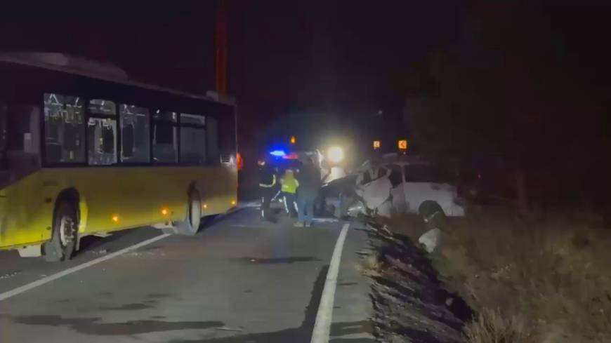 İstanbul - Sarıyer'de İETT otobüsü ile minibüs çarpıştı -1 