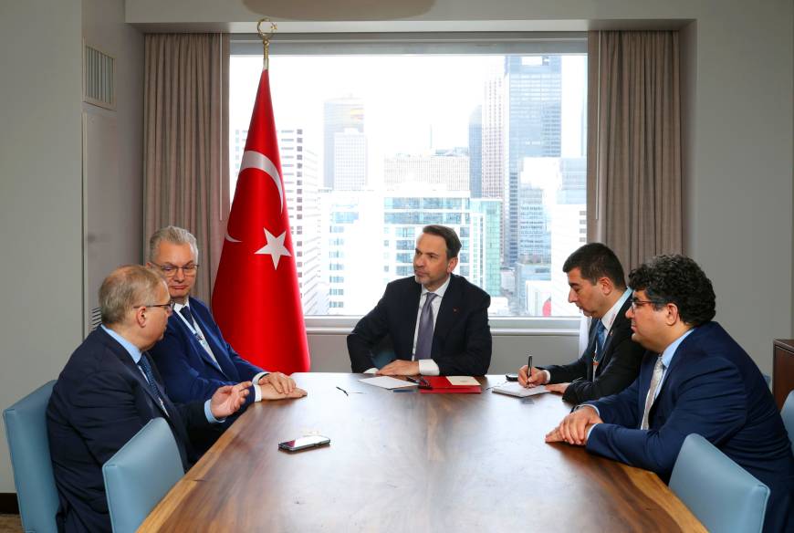 Bakan Bayraktar, AtkinsRealis, Baker Hughes ve ConocoPhillips'in üst düzey yöneticileri ile bir araya geldi