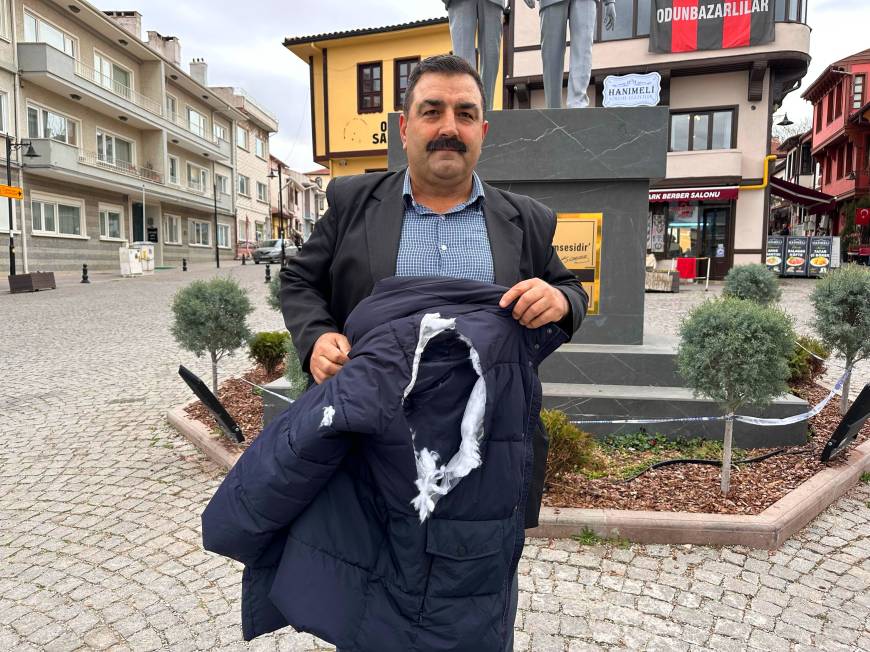 İnşaat atıklarını arsaya dökenleri uyaran muhtar, saldırıya uğradı