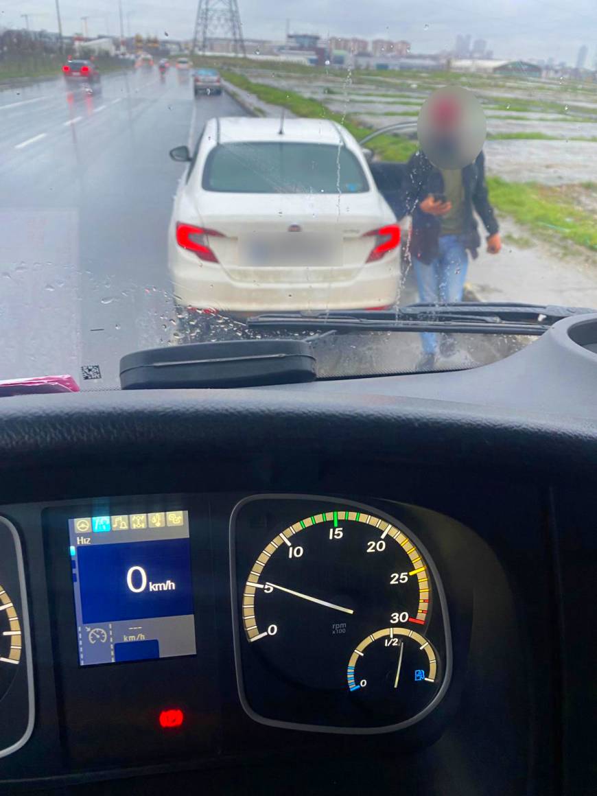 İstanbul- Esenyurt'ta şoförün ellerini bağlayıp 1,7 milyon liralık kumaşı gasbettiler; yakalanınca 'şaka yapacaktık' dediler