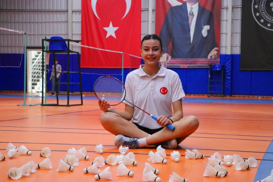 Milli badmintoncu Telli Nur, işitme engelliler olimpiyat seçmelerine hazırlanıyor