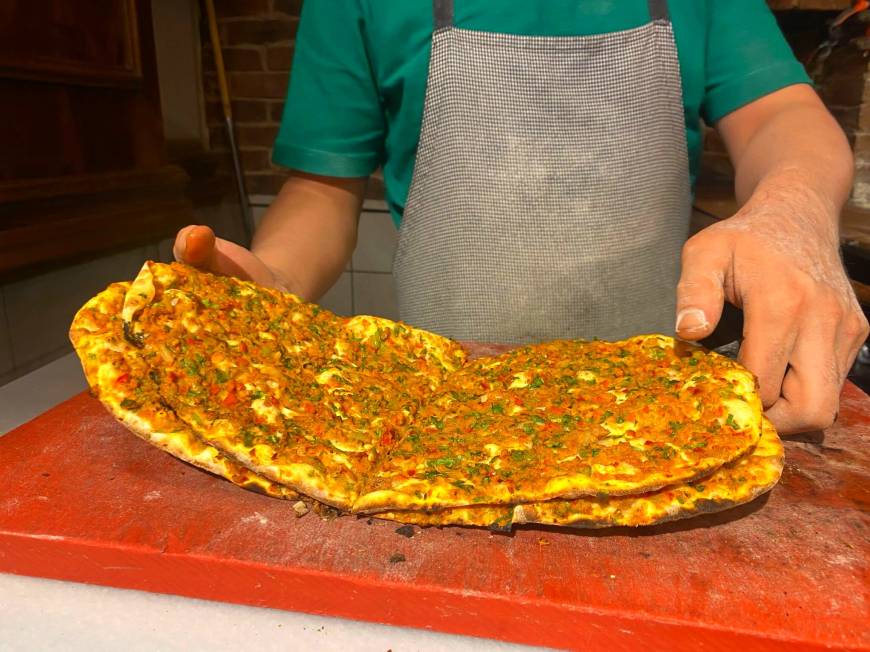 İstanbul- İstanbul'da lahmacun fiyatı tartışması; Esenler'de 60, Göktürk'te 250 lira