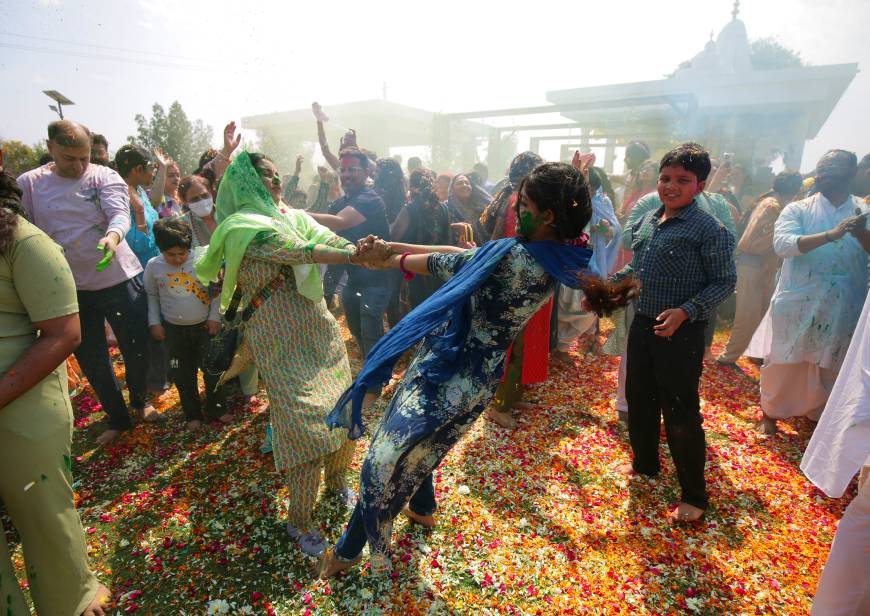 Hindistan'da 'Holi' bahar festivali kutlandı