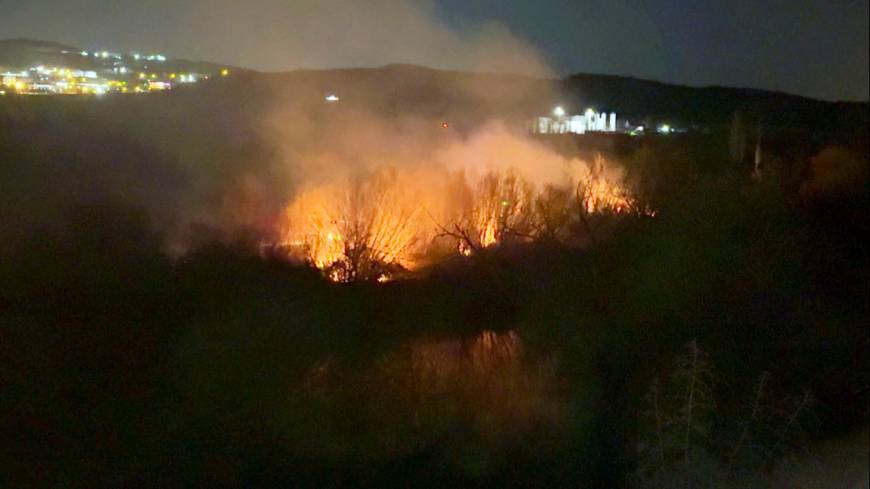 Kırıkkale'de, Kızılırmak Nehri'nin kıyısındaki 3 farklı noktada çıkan yangın söndürüldü