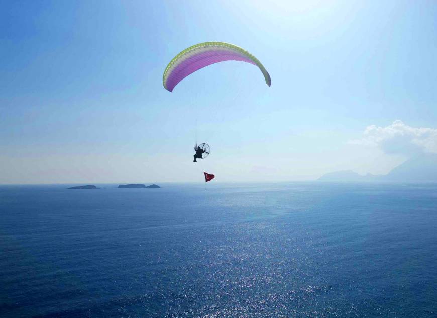 Kemer'de gökyüzü paramotor festivaliyle şenlenecek