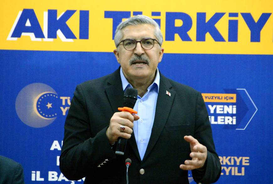 AK Parti'li Yayman: Stajyer genel başkanlar Cumhurbaşkanımızı tenkit ediyorlar