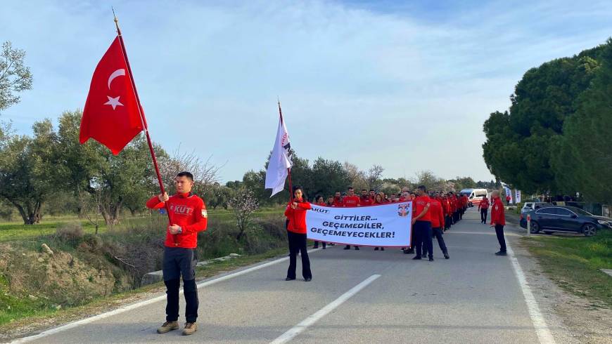 Çanakkale'de AKUT'tan '18 Mart' yürüyüşü