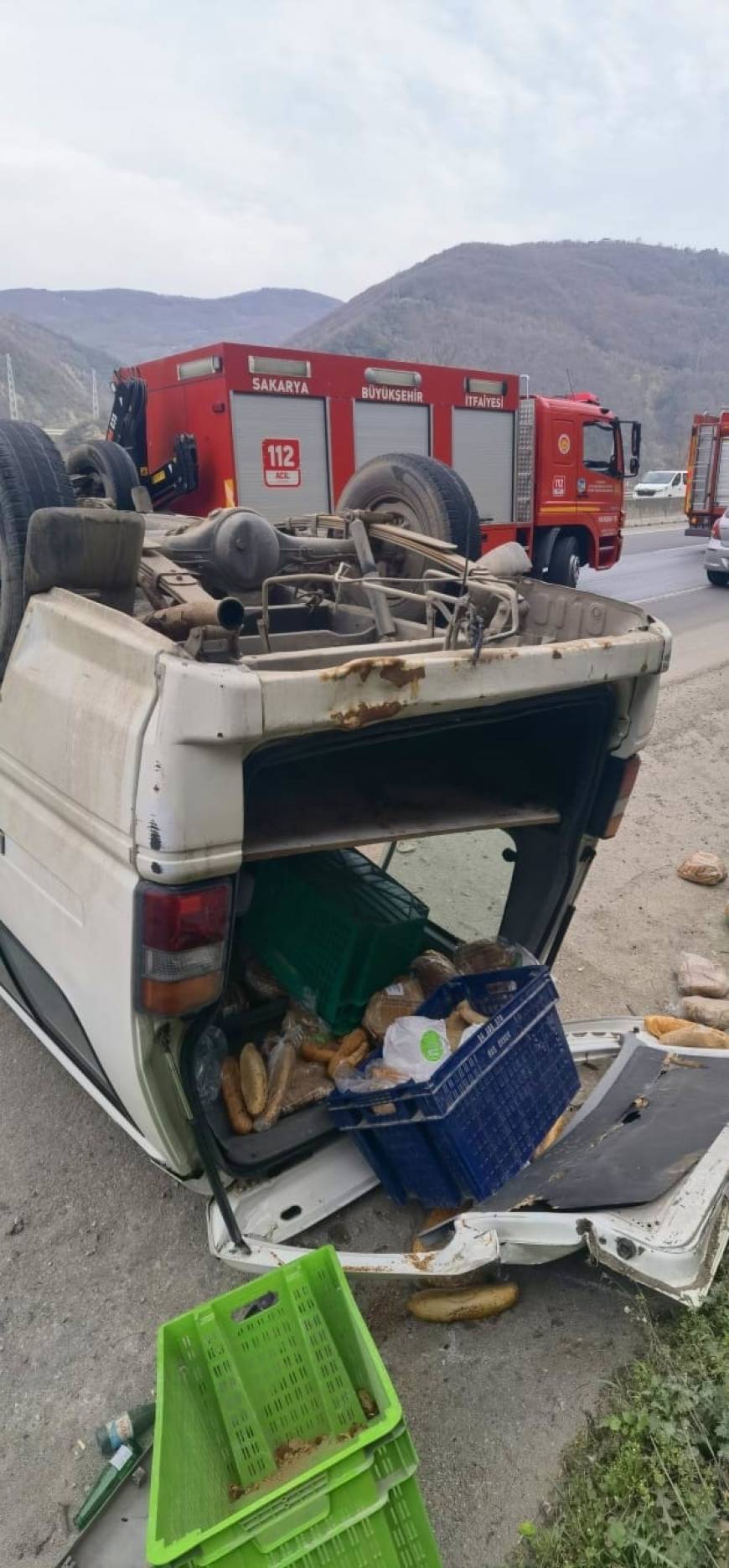 Sakarya'da minibüs takla attı: 2 yaralı