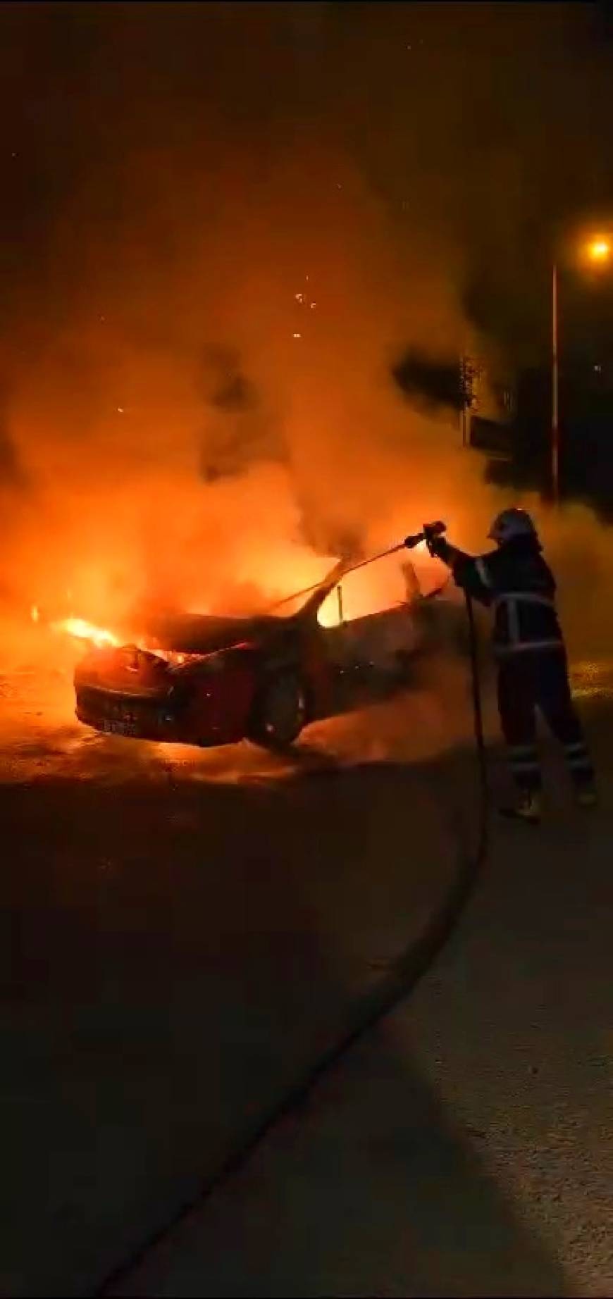 Telefonda 'Psikolojim bozuk' dedikten sonra annesinin otomobilini kundakladı