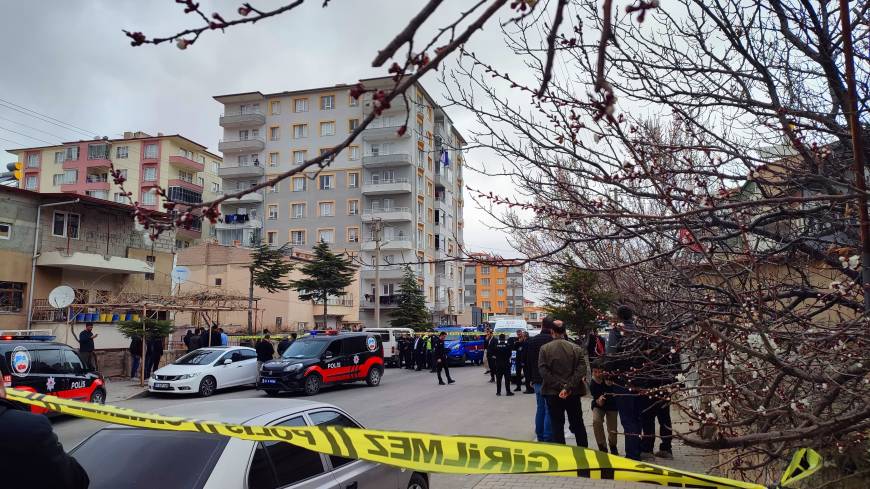 2 polis memurunu yaralayan madde bağımlısı, ayağından vurularak yakalandı