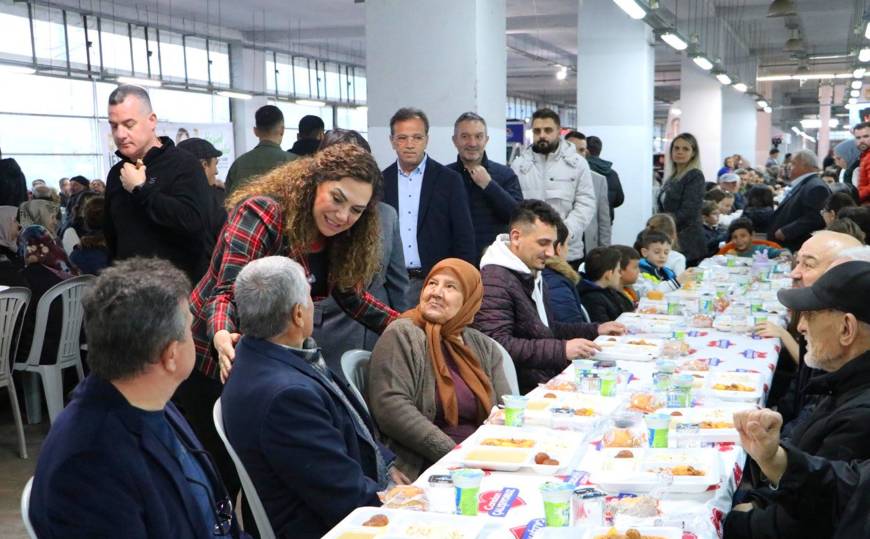 Tekirdağ'da 2 bin kişi ‘Büyük Ailem İftar Sofrası’nda oruç açtı 