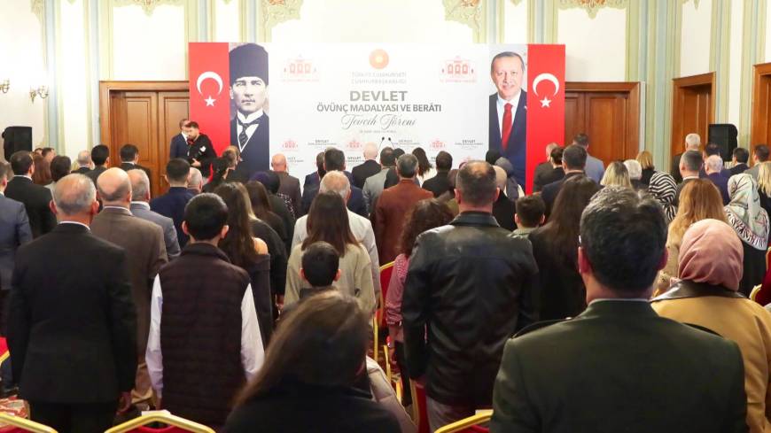 İstanbul - Vali Gül'den şehit aileleri ve gazilere Devlet Övünç Madalyası 