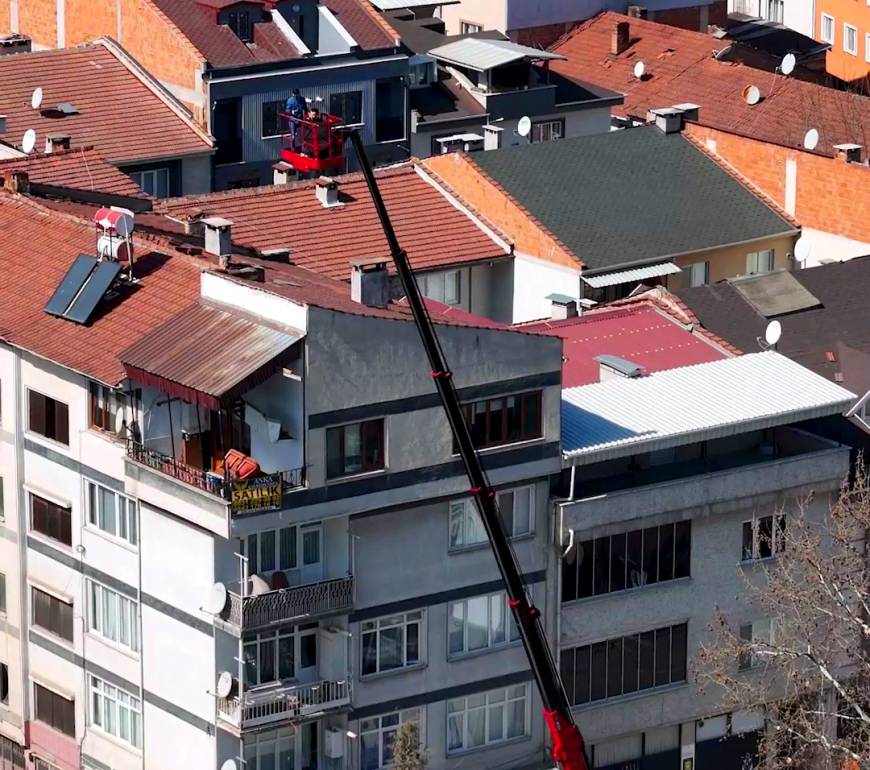 Vincin sepetine binip, 26 metre yükseklikte saç tıraşı yaptı