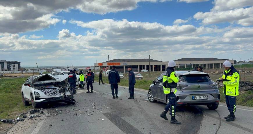 Tekirdağ'da 3 araç kazaya karıştı; 3'ü askeri personel 6 yaralı