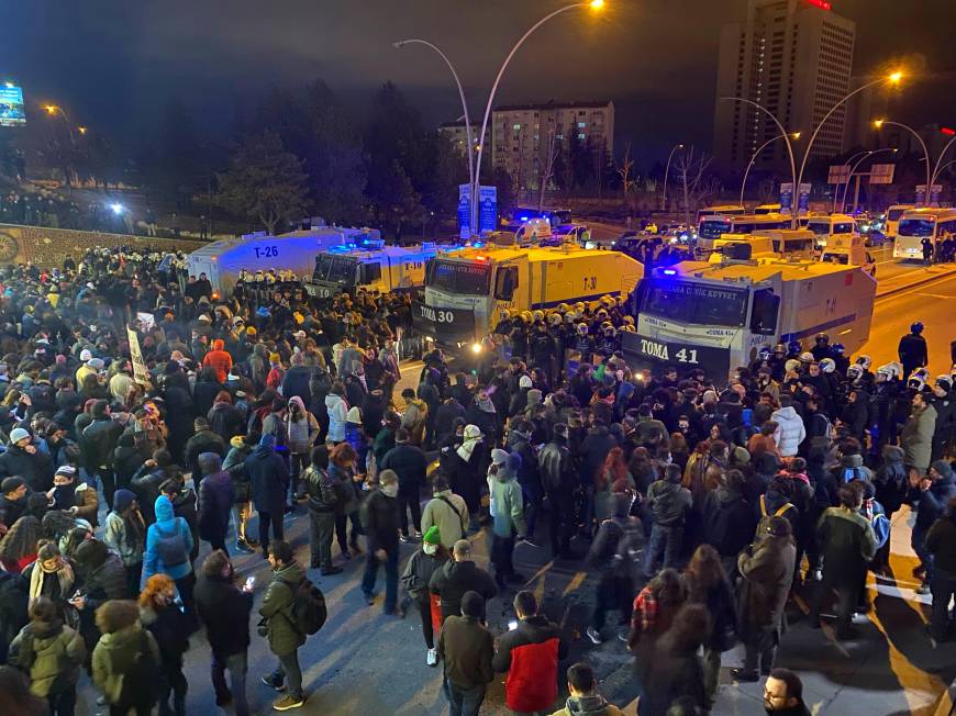 İmamoğlu'nun gözaltına alınması Ankara'da protesto edildi 